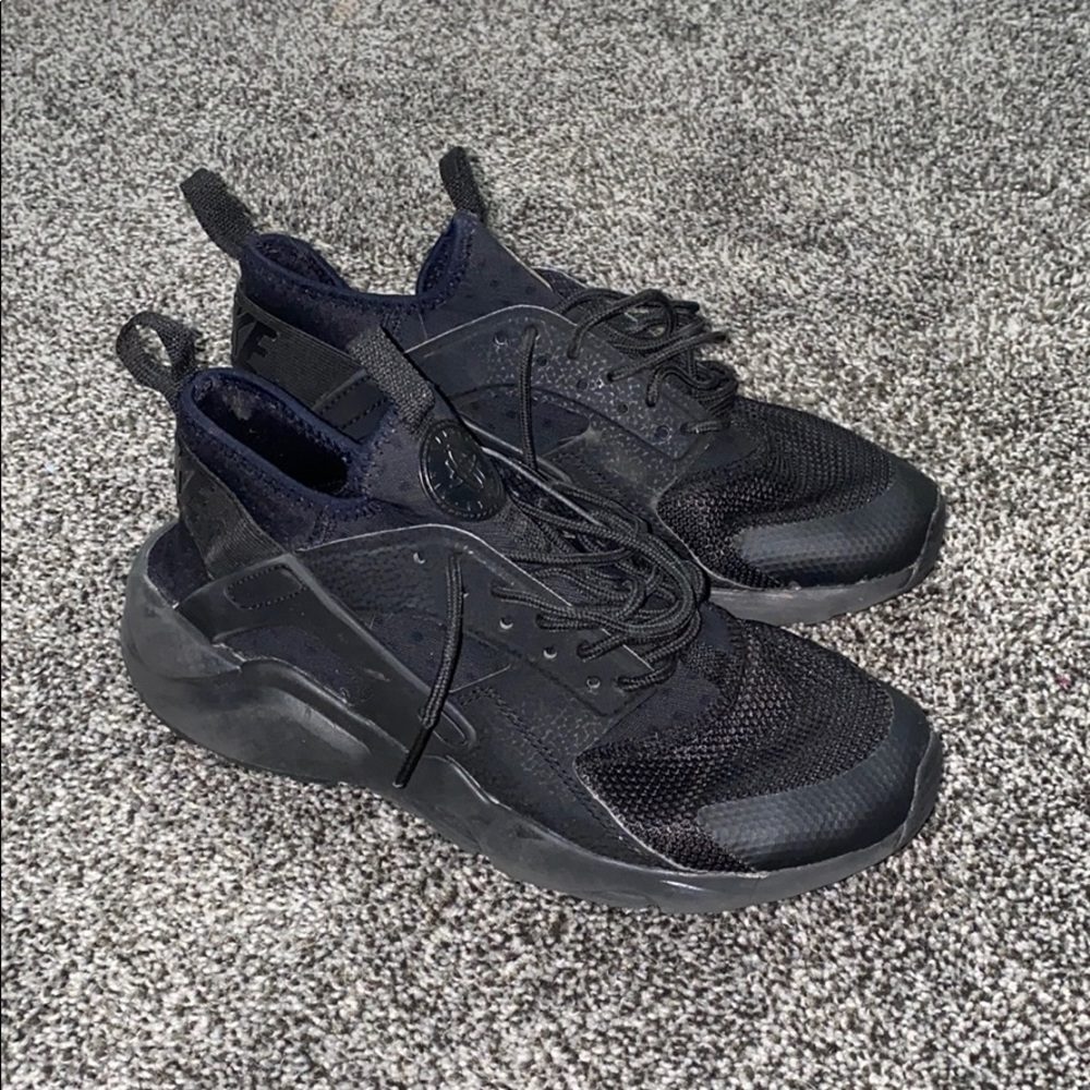 Nike huarache all black